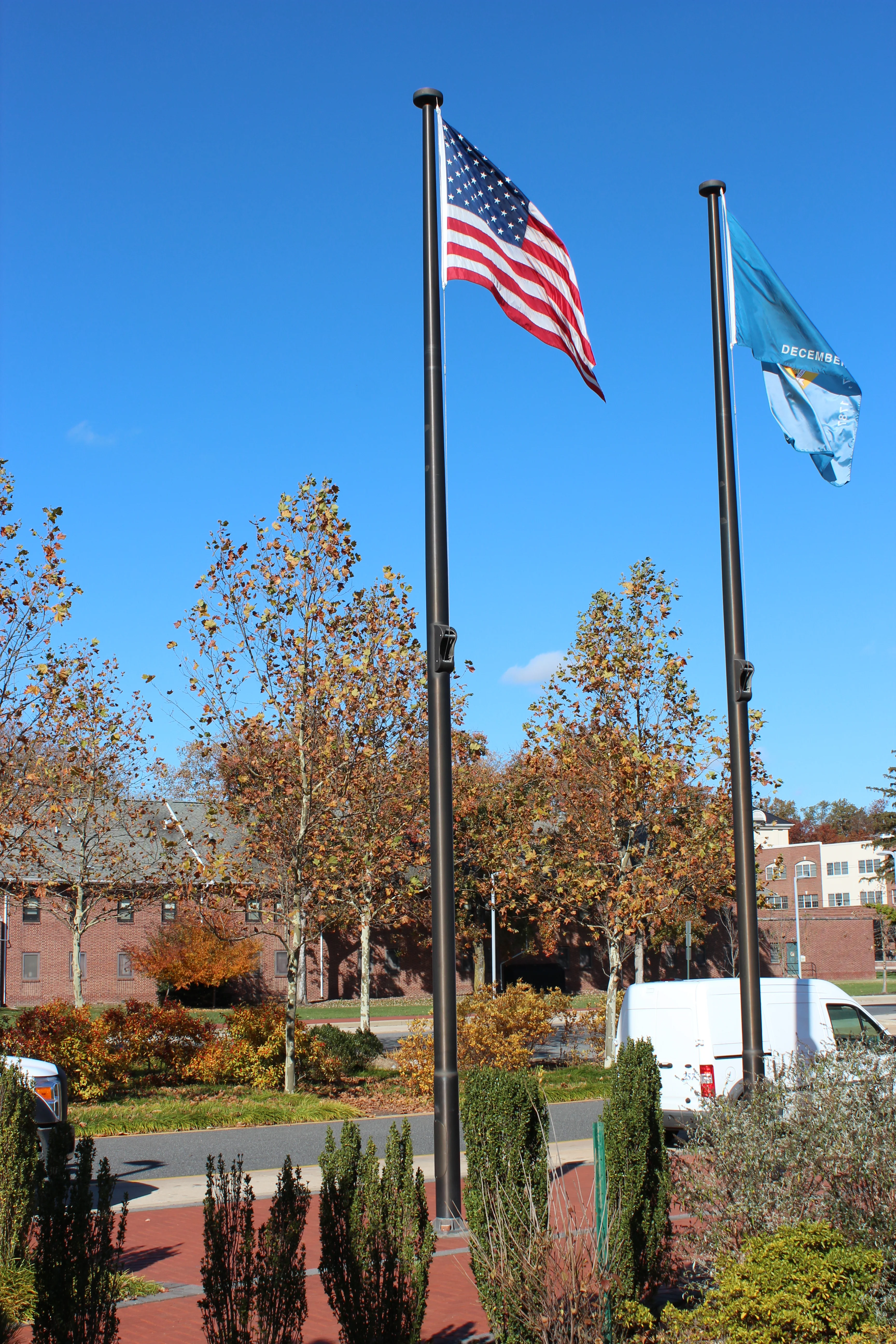Automatic Aluminum Flagpole - Image 2
