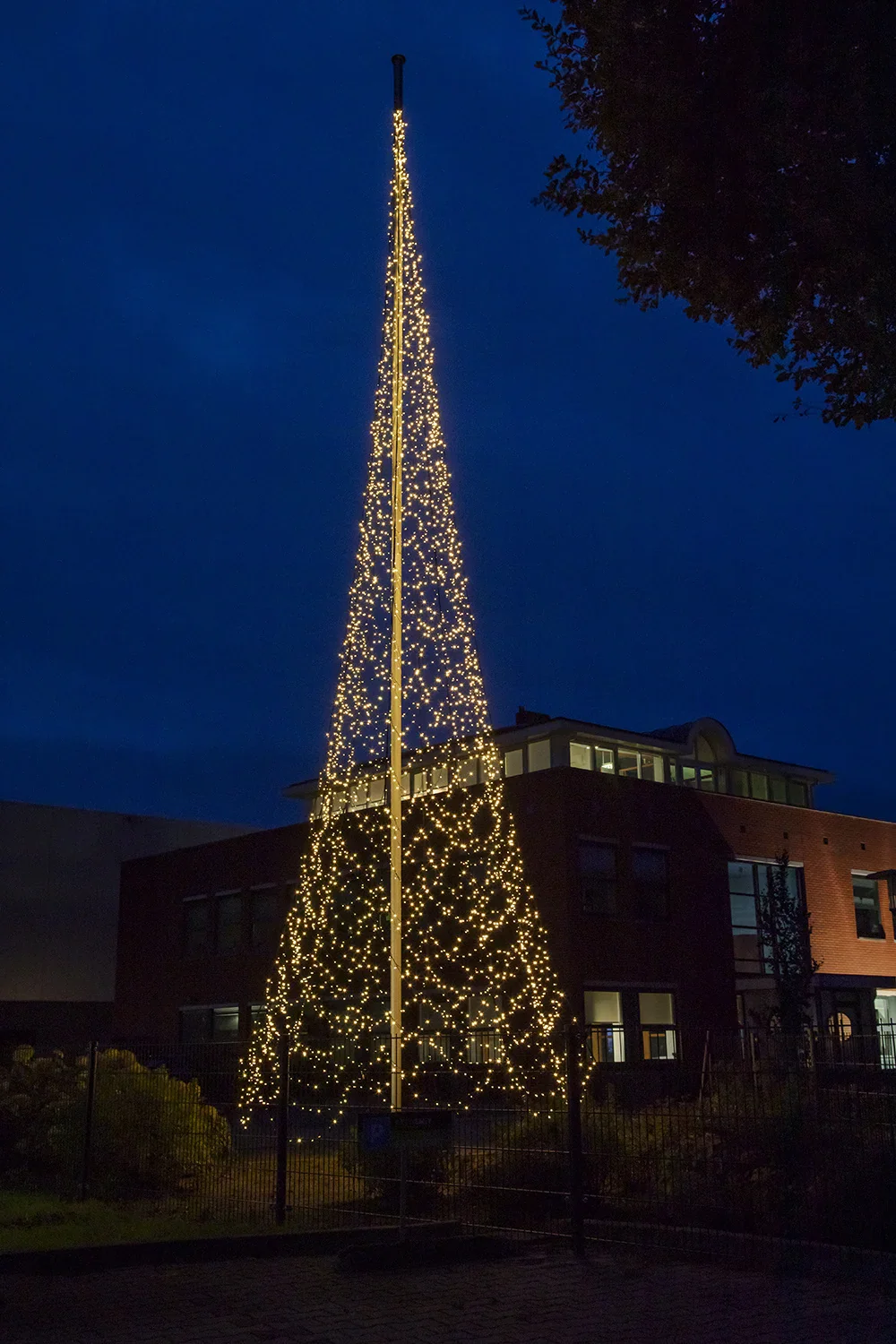 Fairybell Flagpole Christmas Tree Lights - Image 18