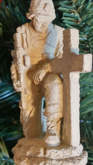 Hand Carved USA Kneeling Soldier Ornament *Clearance* - Image 2