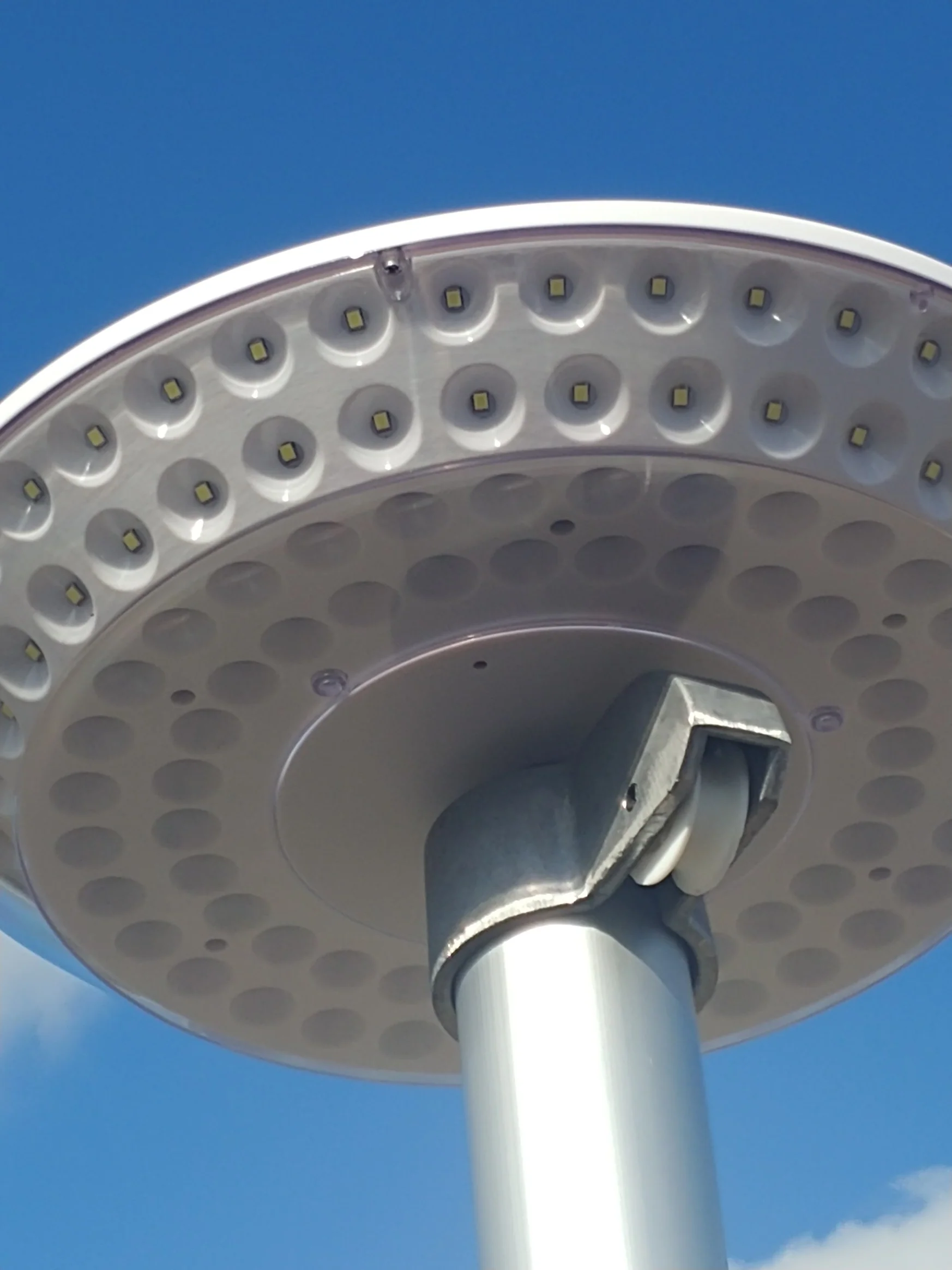 Quadruple-Row Solar Flagpole Top Light | 136-LED High-Output Flag Illumination - Image 4